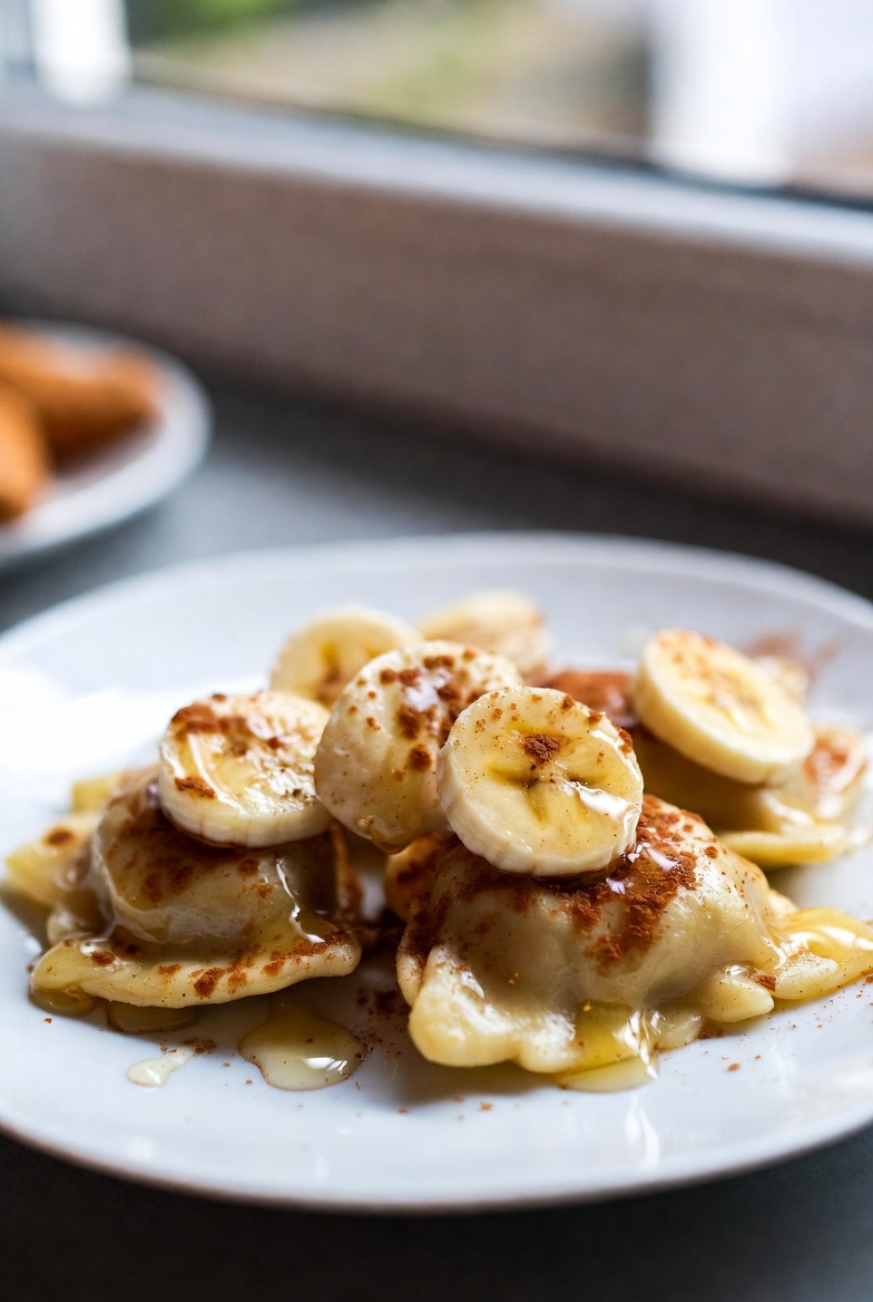 Leniwe pierogi z twarogiem i bananem – potreningowa słodka bomba białkowa